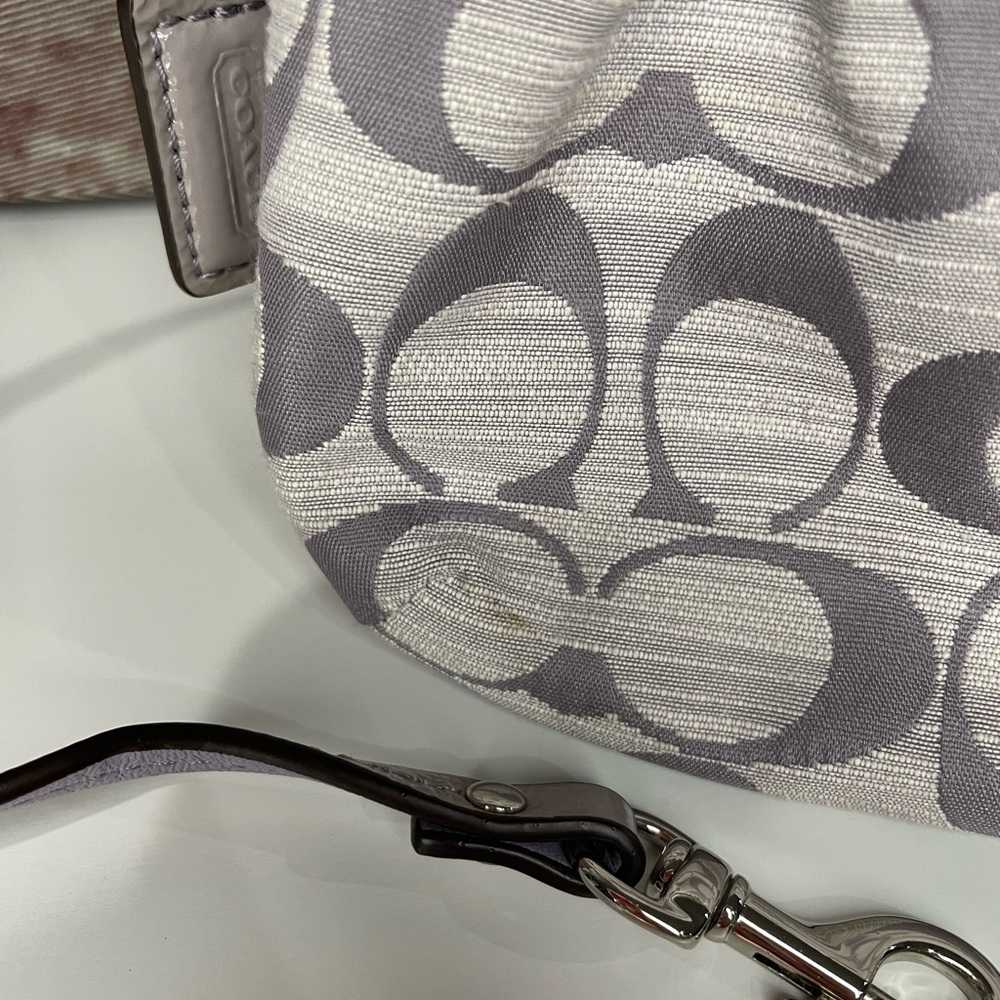Coach Y2K lilac signature wristlet - Picture 8 of 13